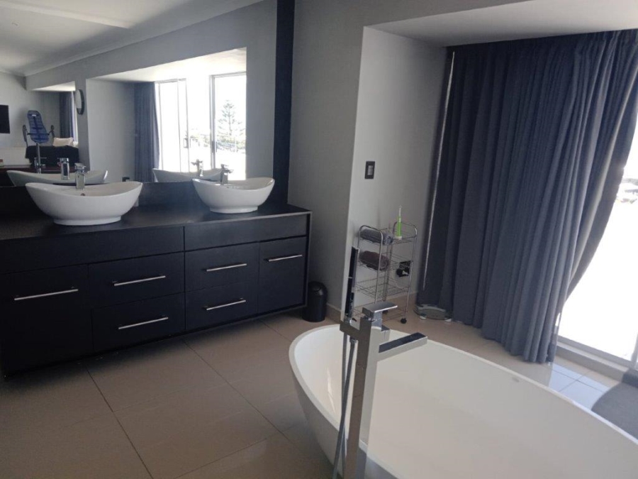 5 Bedroom Property for Sale in Ferreira Town Eastern Cape